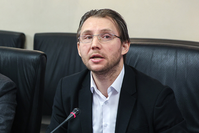 управляющий директор-начальник центра регулирования ai сбербанка андрей незнамов