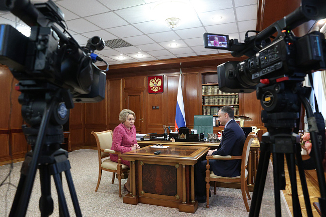 председатель сф валентина матвиенко  на встрече с врио губернатора ростовской области юрием слюсарем