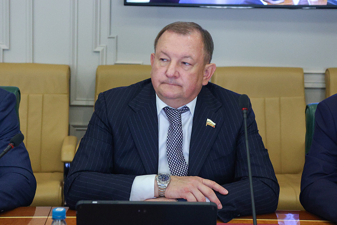 сенатор михаил борщёв