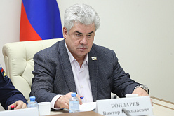 Сенатор Бондарев: Зеленский исчерпал свои ресурсы и теперь рыщет по миру, выпрашивает материально-техническую помощь