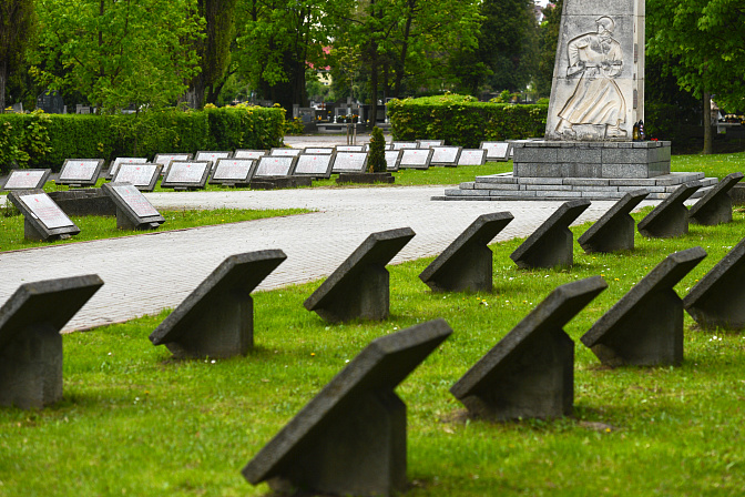 памятники советским солдатам в польше кладбище 