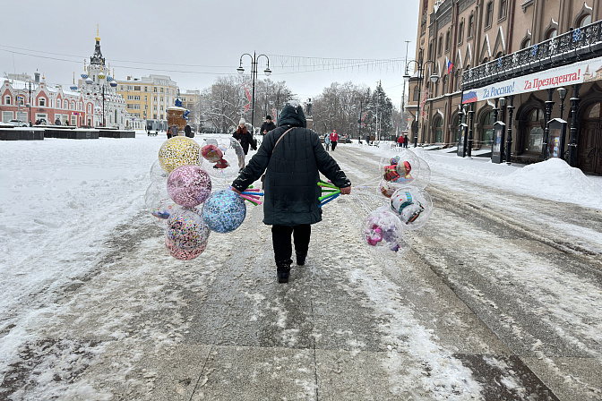 гололёд женщина с шариками