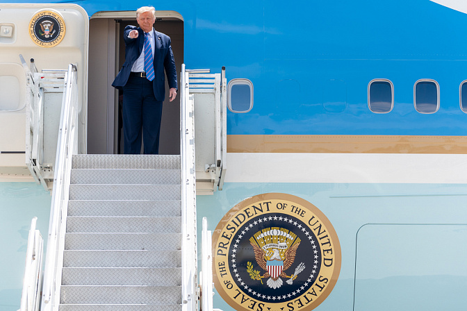 президент сша дональд трамп 
