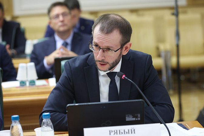 глава департамента развития и регулирования юридической помощи минюста рф роман рябый