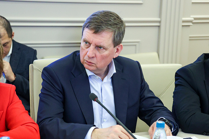 сенатор андрей епишин