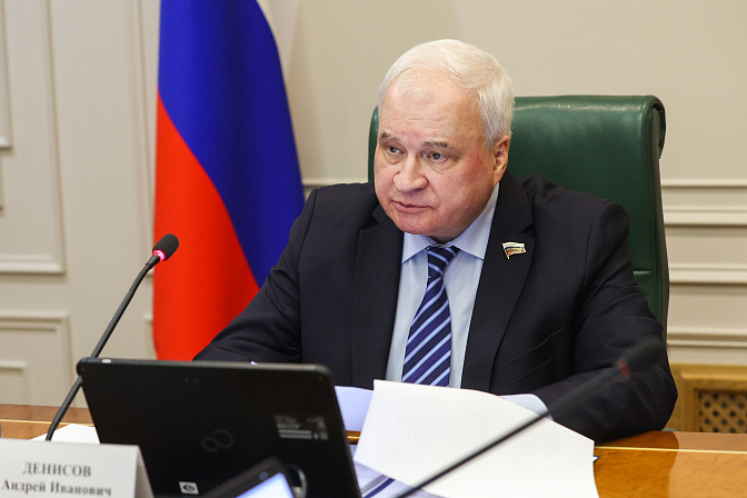 сенатор андрей денисов