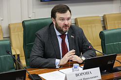 Сенатор Ворона: защищая Донбасс, Россия думает о людях, а не о недрах