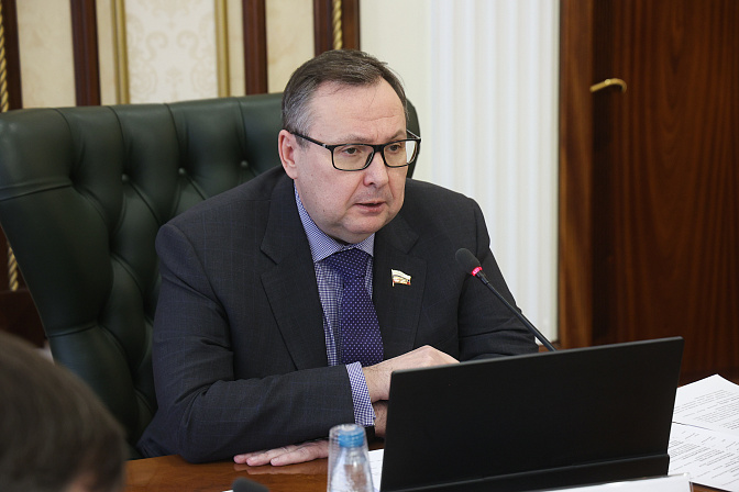 сенатор игорь тресков