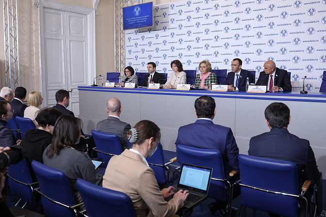 Фото: СенатИнформ/ Пресс-служба СФ