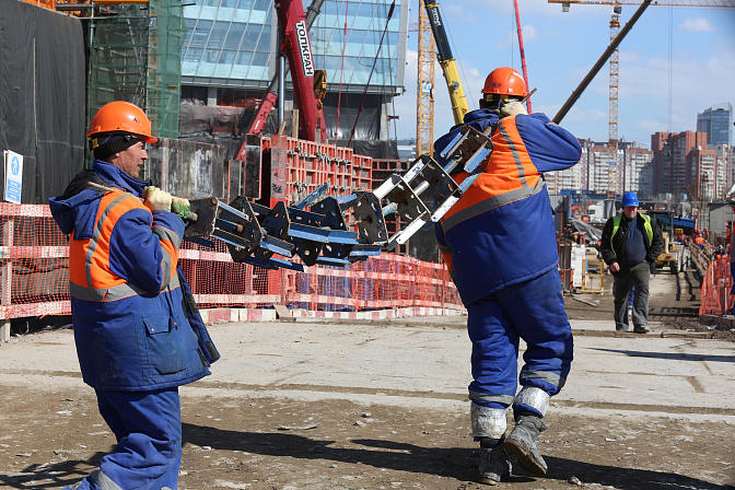 рабочие мигранты строители стройка