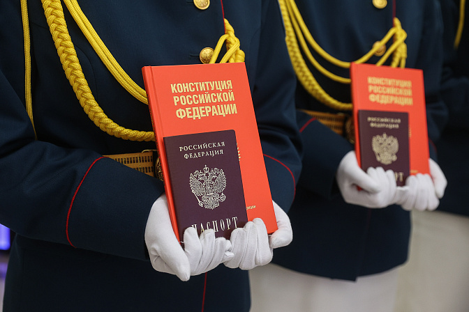 вручение паспорта РФ детям из Херсона