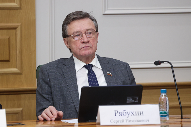 сенатор сергей рябухин