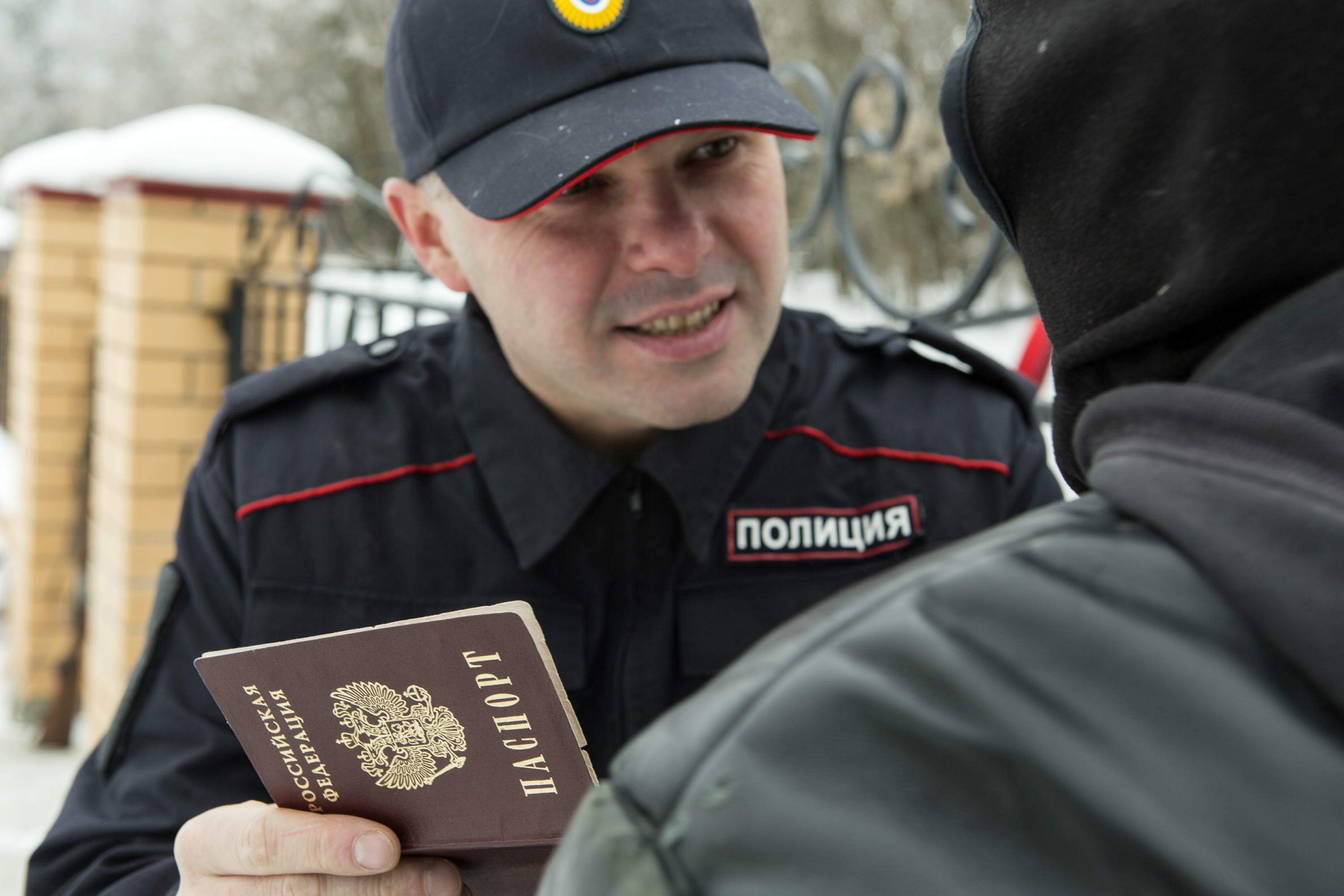 Регистрация полицией. Отобрали гражданство РФ. Паспорт Путина. Путин и полиция.