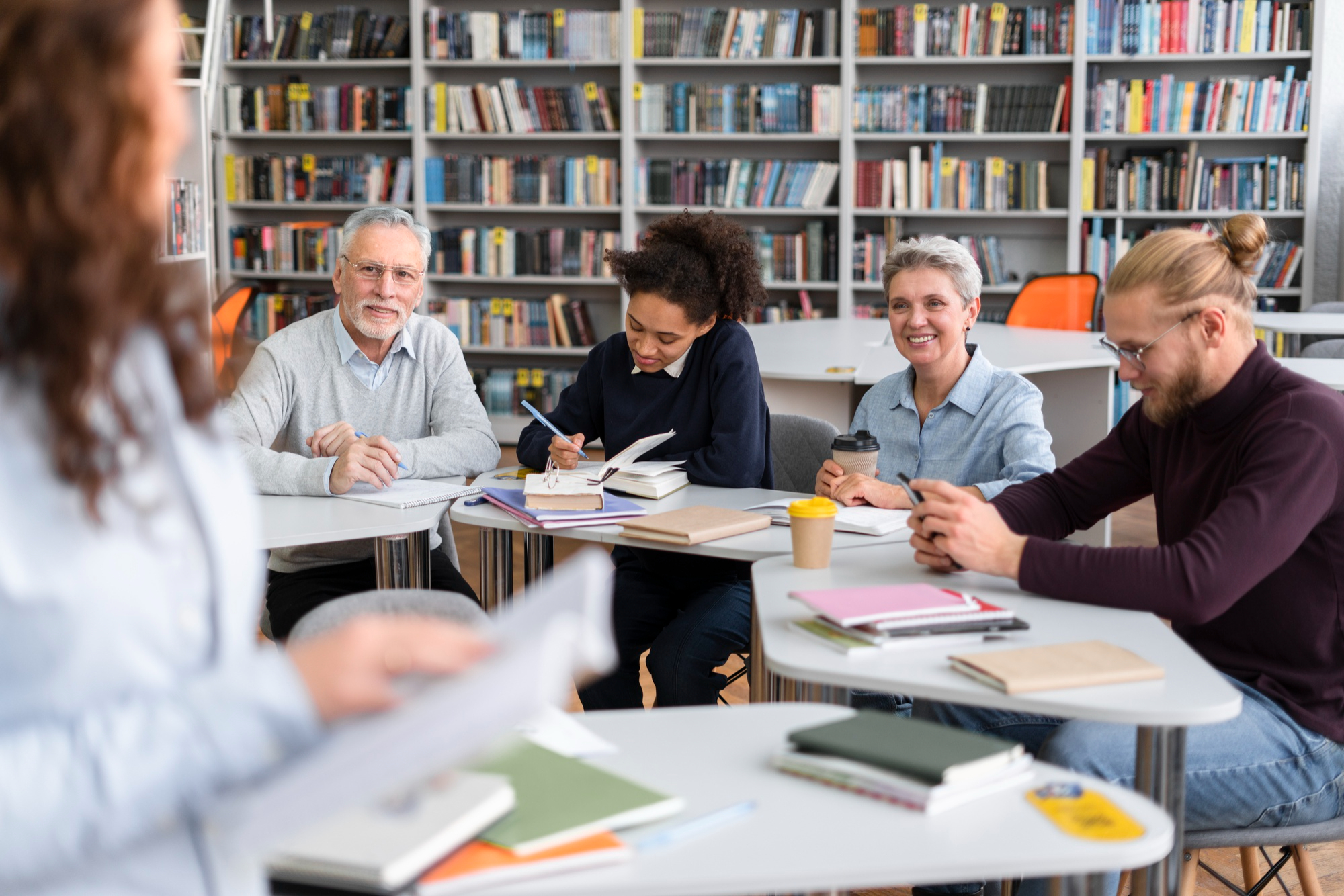 Library group. Обучение взрослых. Курсы тренинги. Учеба собрание. Открытая Европа.