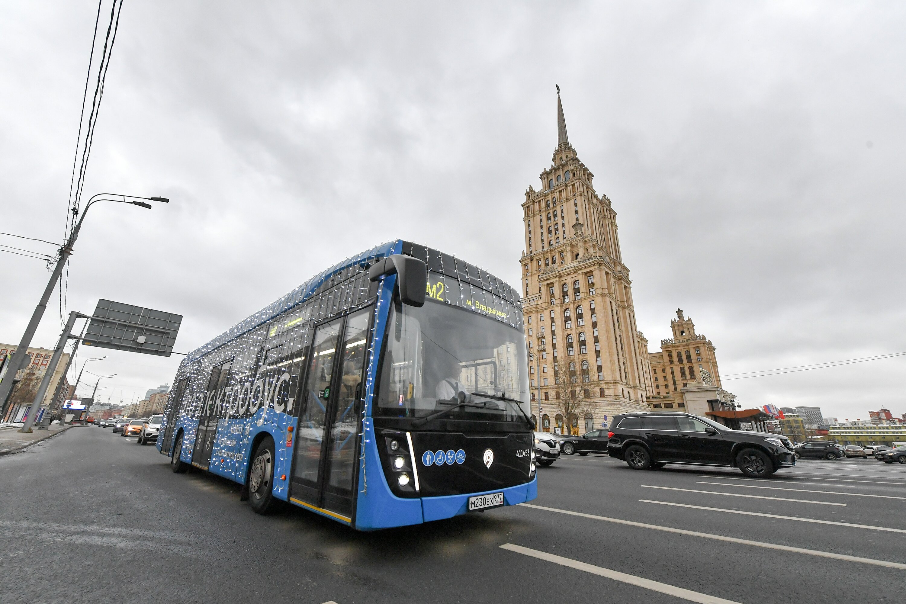 Столичное метро и автобусы в новогоднюю ночь будут возить пассажиров  бесплатно