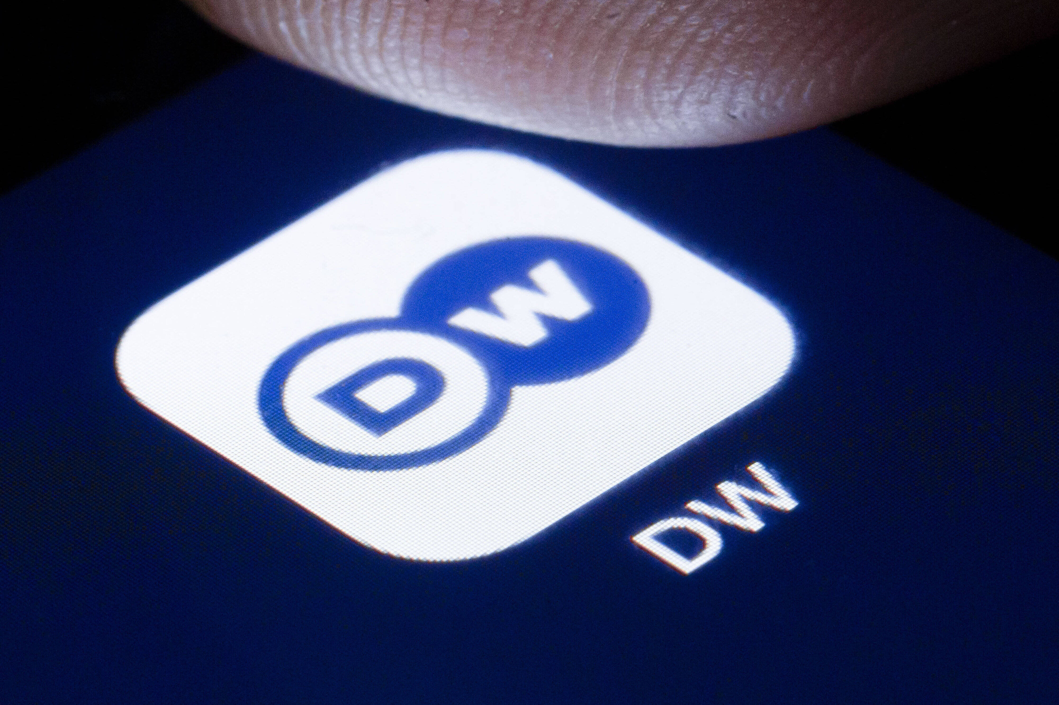 Dw на русском. Deutsche Welle Телеканал. Дойче велле журналисты. Deutsche Welle закрытие. Deutsche Welle фото.