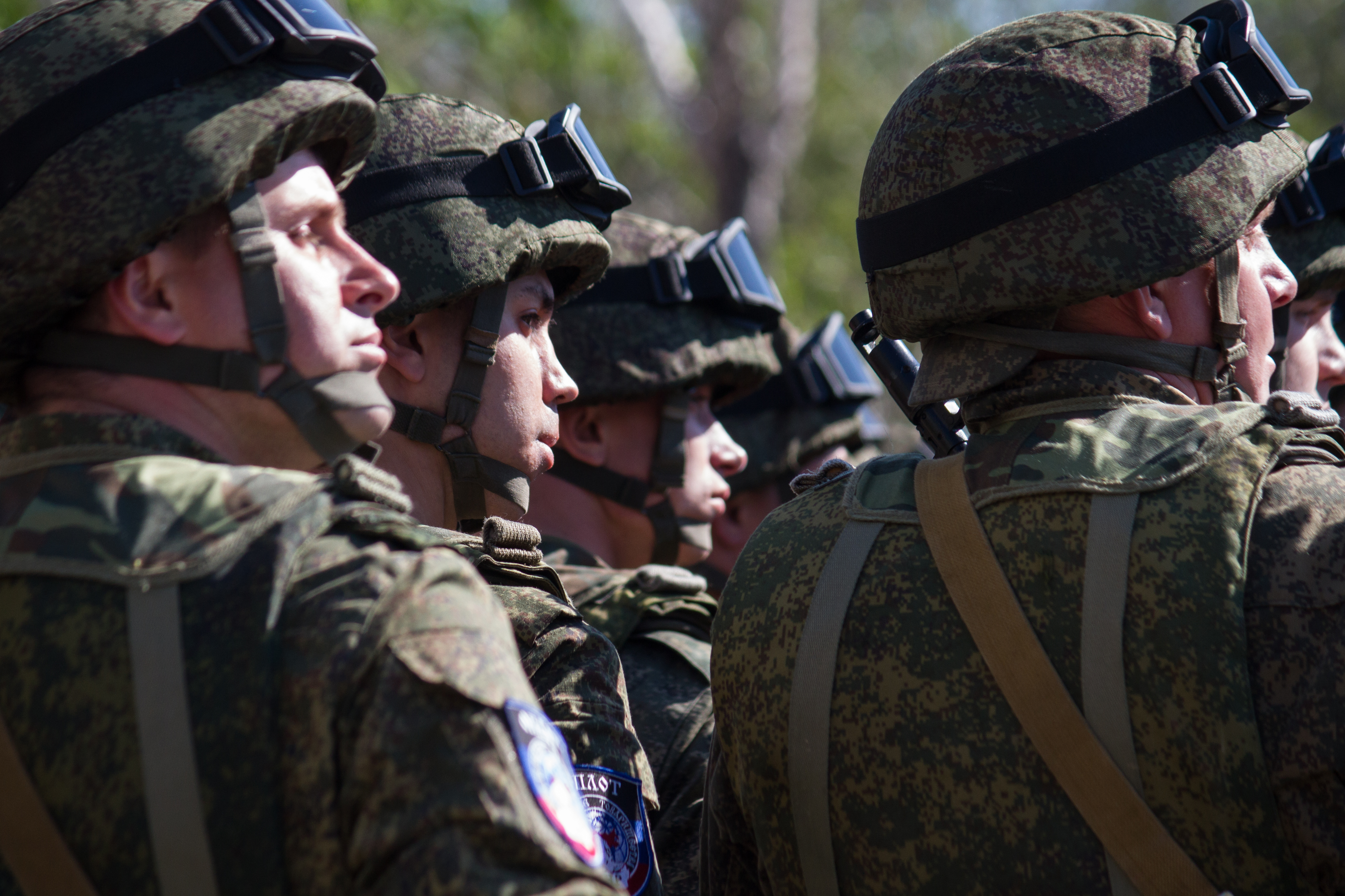 Военным поднимут. Военный обозреватель. Призыв на службу. Тревога в армии. Солдат российской армии.
