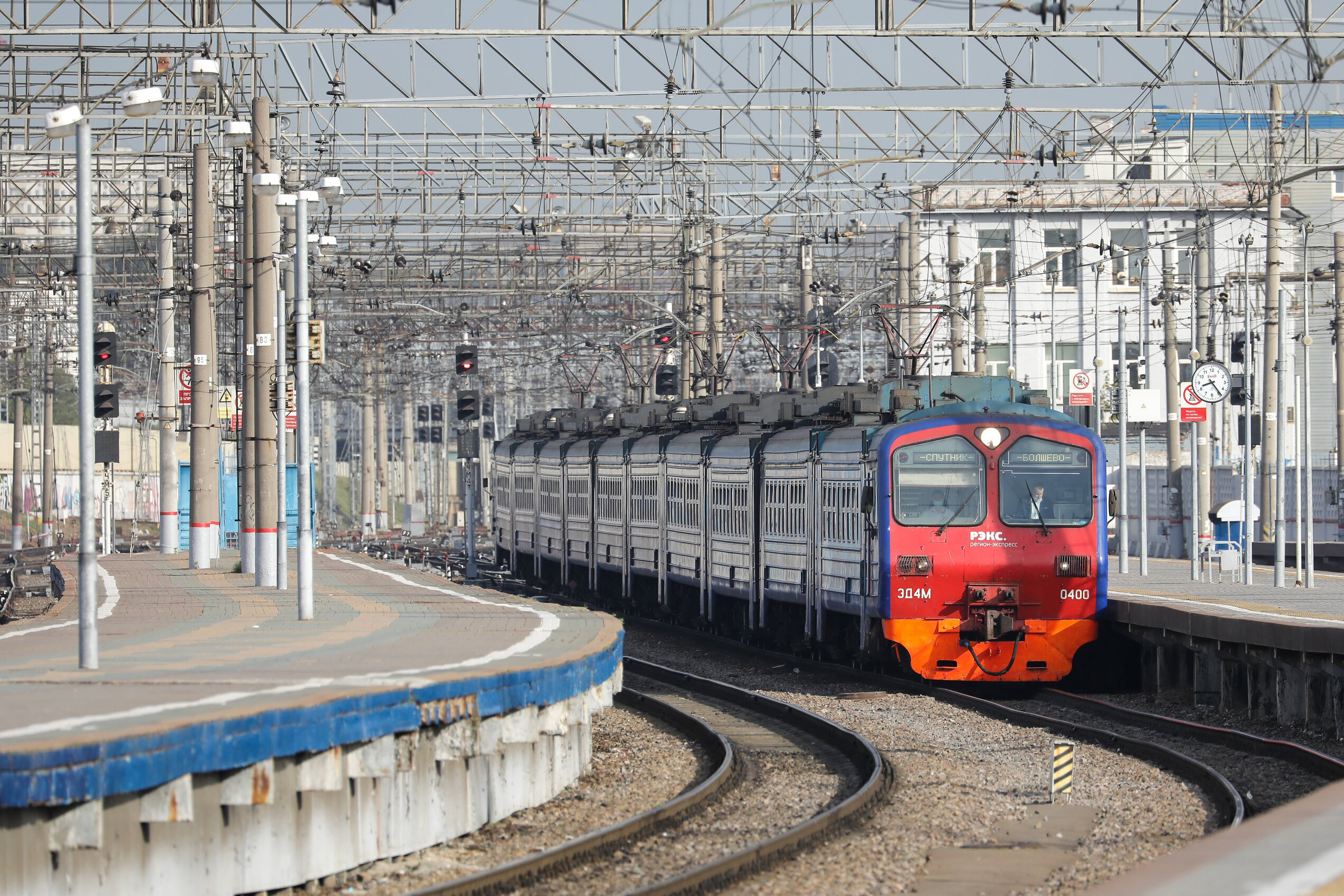 Электропоезд. Что с электричками сегодня на ярославском. Почему сегодня задерживается поезда. Поездов киевского направления мжд. Что с электричками сегодня на ярославском.